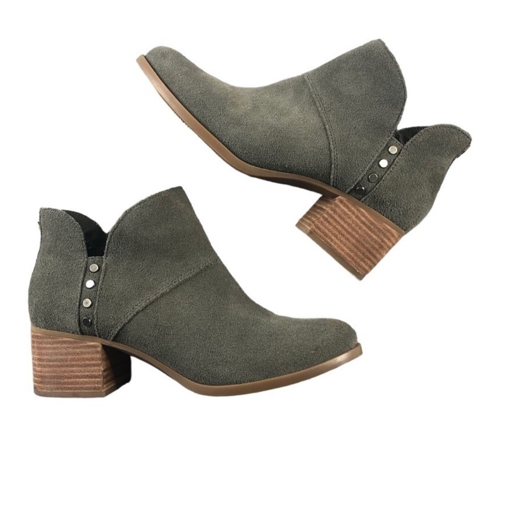 Koolaburra Dark Gray Suede Ankle Booties. NWOT